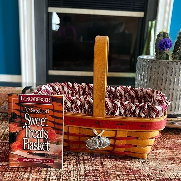Longaberger 1997 Sweetheart Red Accent Basket - Picture 1 of 11